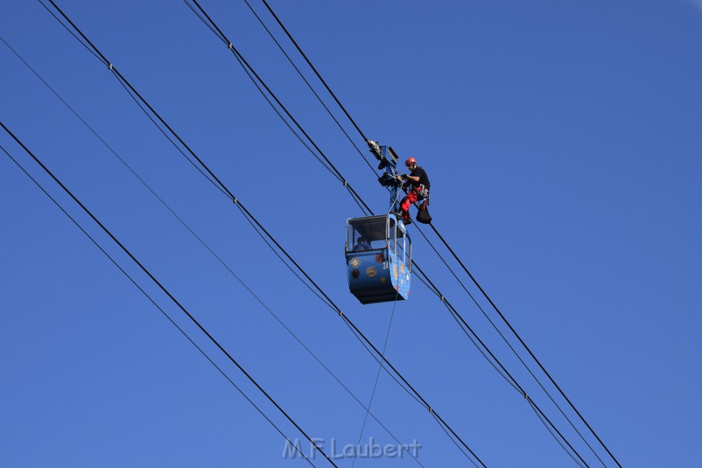 Koelner Seilbahn Gondel blieb haengen Koeln Linksrheinisch P329.JPG - Miklos Laubert